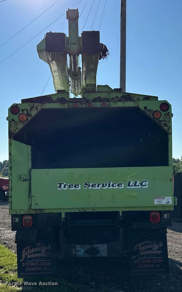 image for item EN3963 2000 GMC C7500 forestry bucket truck