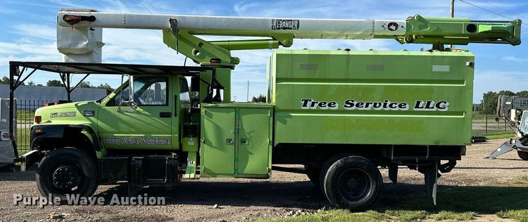 image for item EN3963 2000 GMC C7500 forestry bucket truck