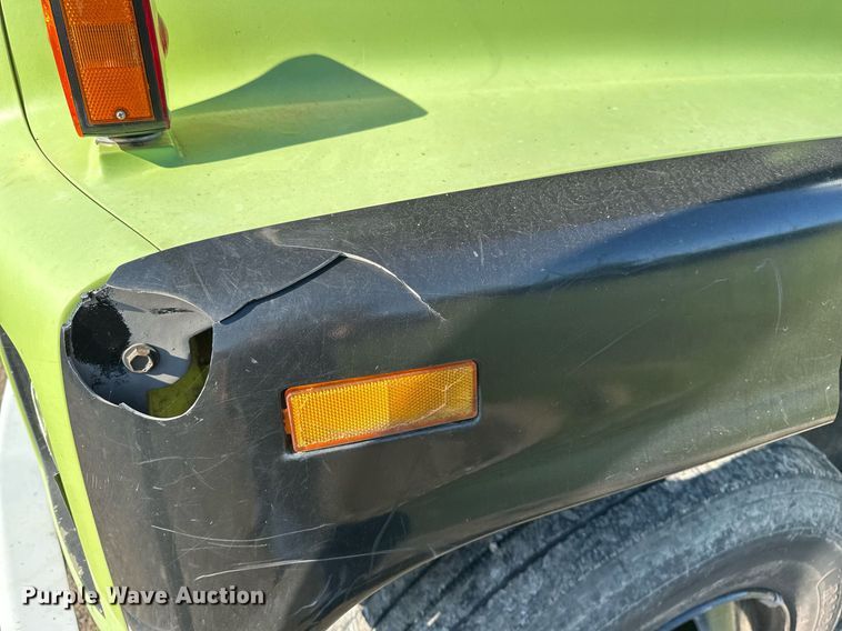 image for item EN3963 2000 GMC C7500 forestry bucket truck