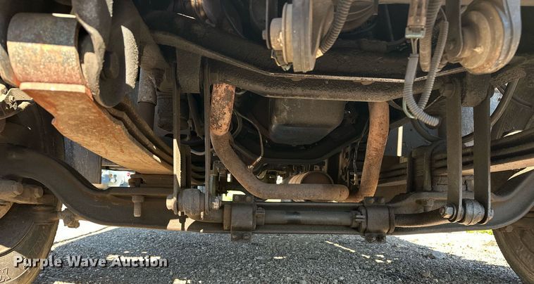 image for item EN3963 2000 GMC C7500 forestry bucket truck