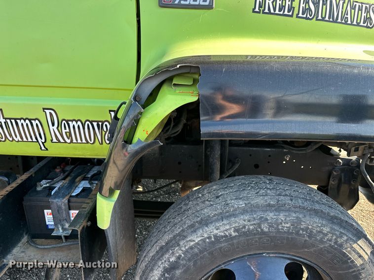 image for item EN3963 2000 GMC C7500 forestry bucket truck