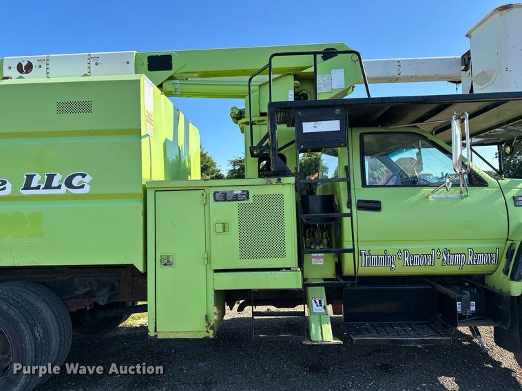 image for item EN3963 2000 GMC C7500 forestry bucket truck