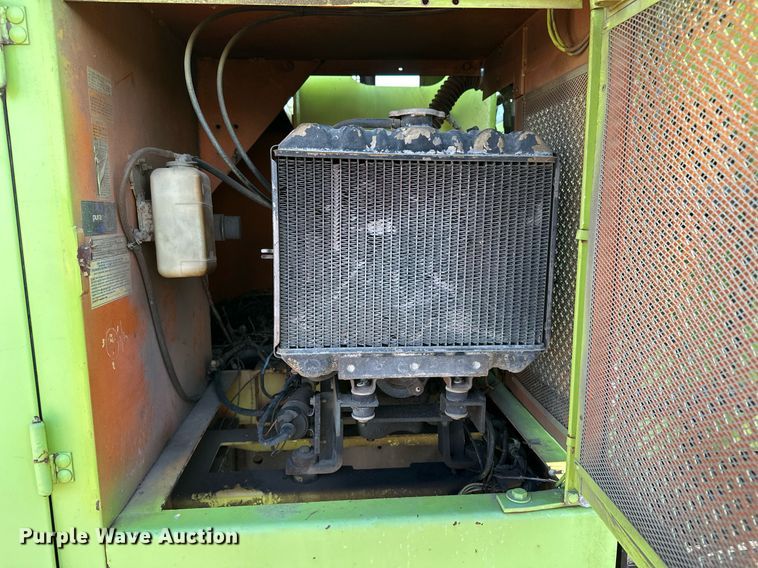 image for item EN3963 2000 GMC C7500 forestry bucket truck