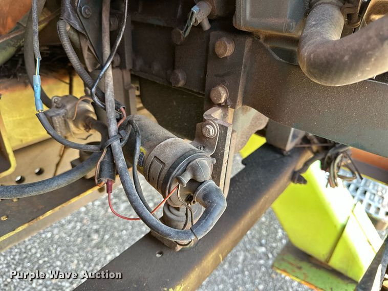 image for item EN3963 2000 GMC C7500 forestry bucket truck