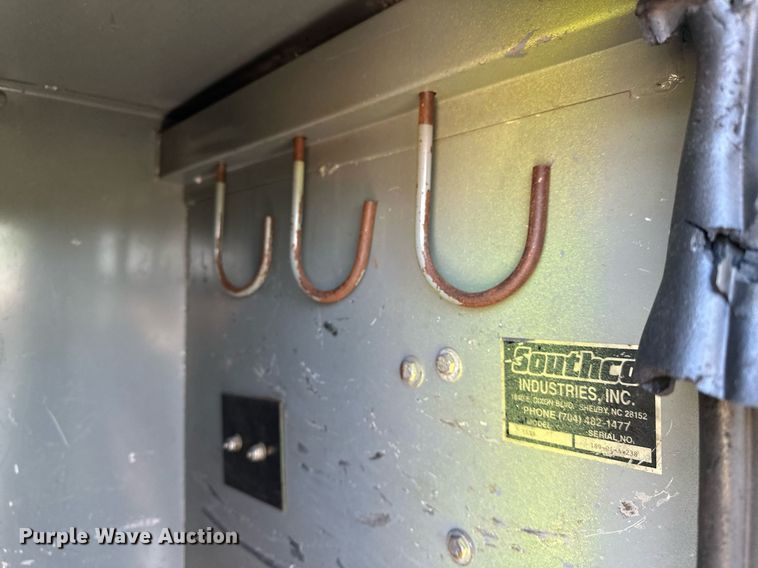 image for item EN3963 2000 GMC C7500 forestry bucket truck