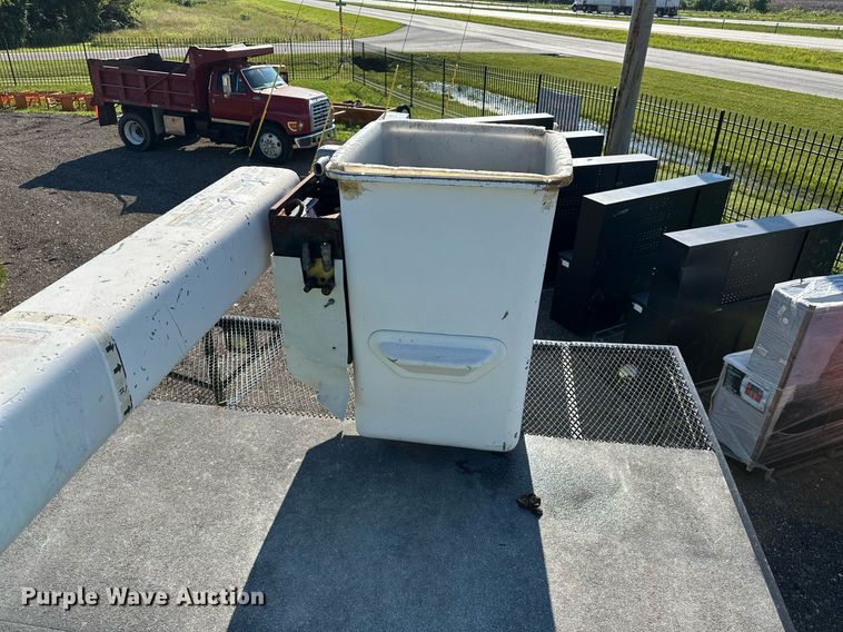 image for item EN3963 2000 GMC C7500 forestry bucket truck