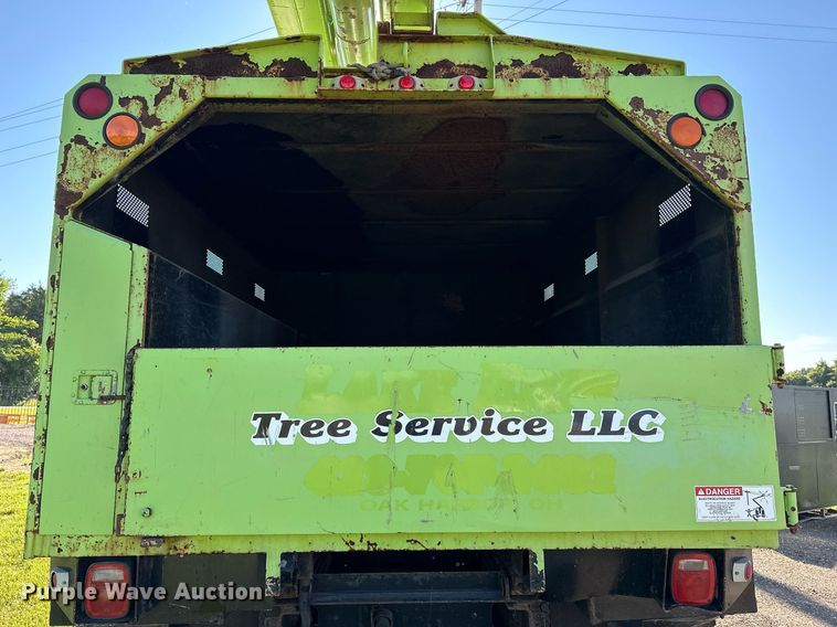 image for item EN3963 2000 GMC C7500 forestry bucket truck