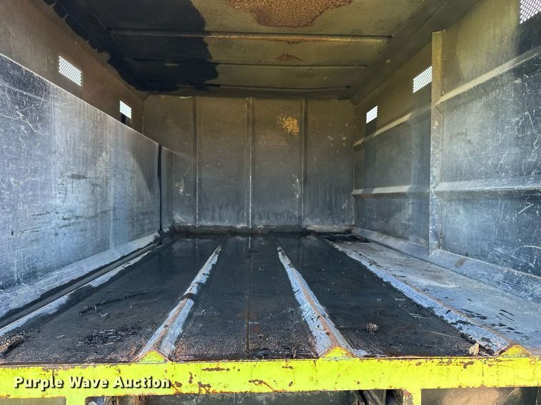 image for item EN3963 2000 GMC C7500 forestry bucket truck