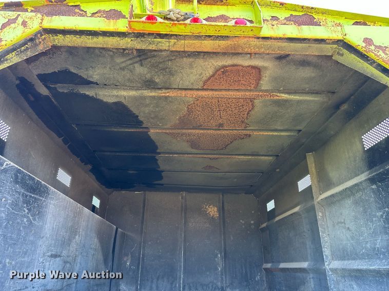 image for item EN3963 2000 GMC C7500 forestry bucket truck