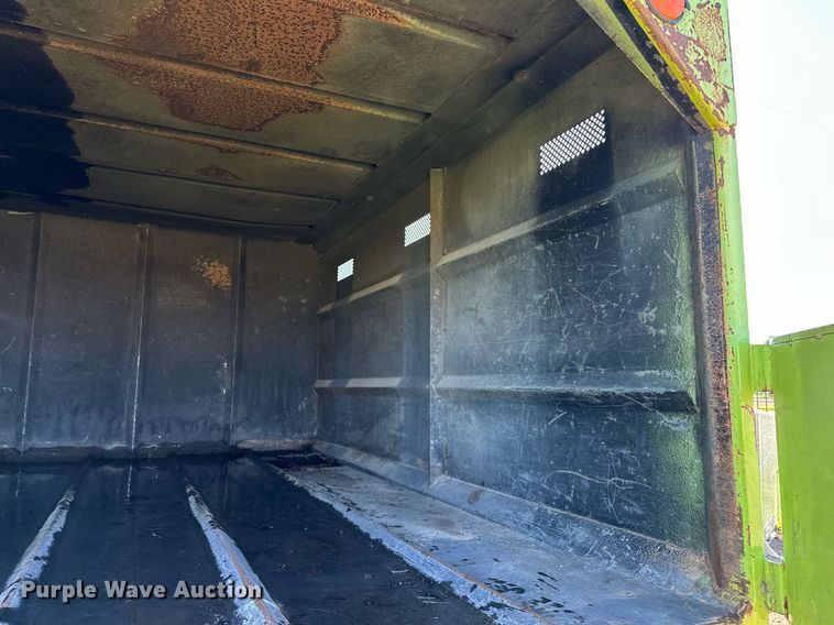 image for item EN3963 2000 GMC C7500 forestry bucket truck