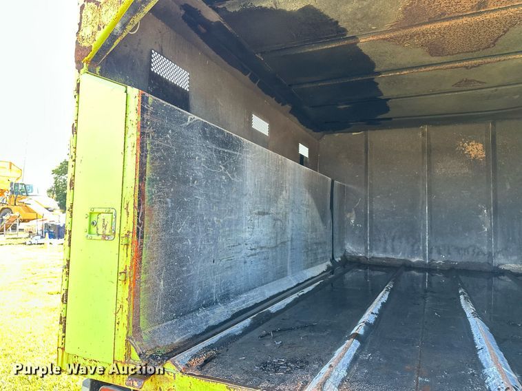 image for item EN3963 2000 GMC C7500 forestry bucket truck