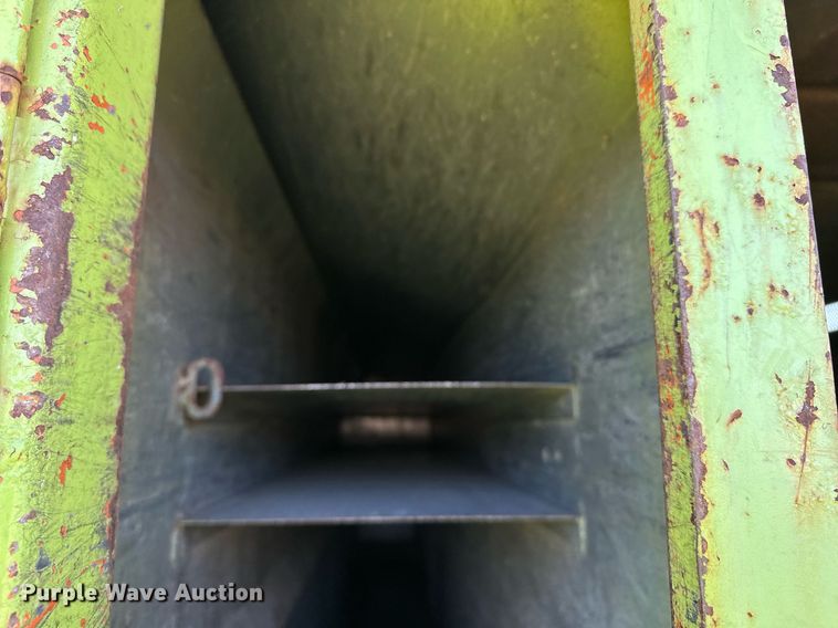 image for item EN3963 2000 GMC C7500 forestry bucket truck