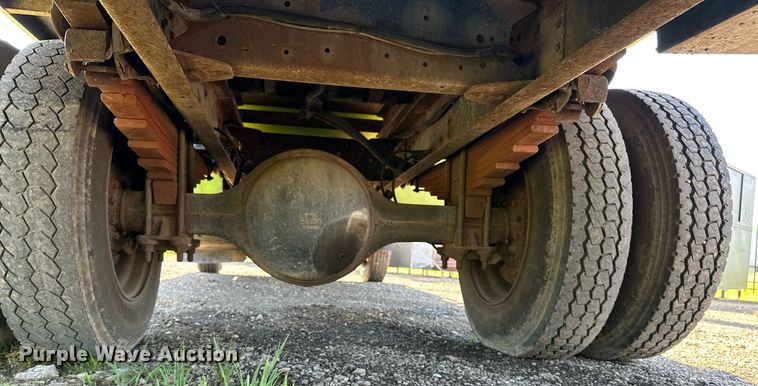 image for item EN3963 2000 GMC C7500 forestry bucket truck