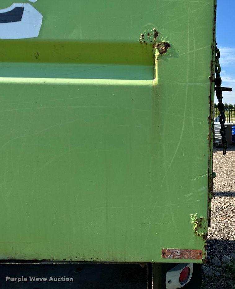 image for item EN3963 2000 GMC C7500 forestry bucket truck