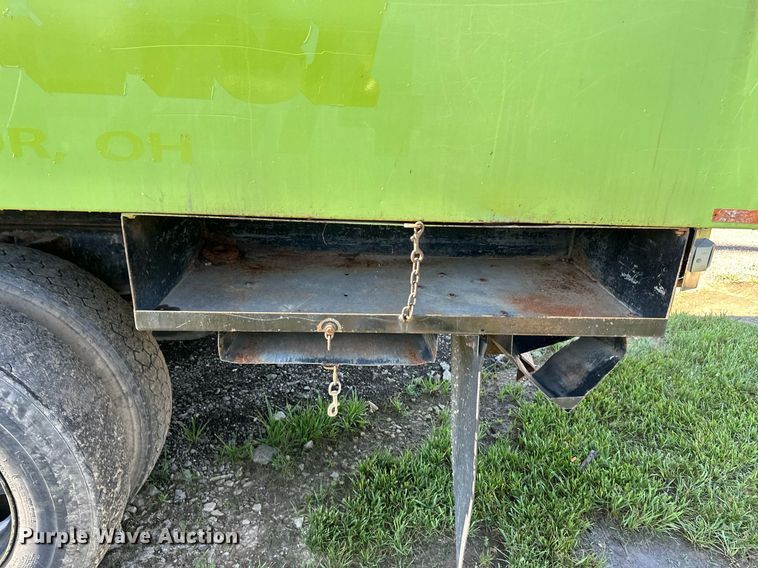 image for item EN3963 2000 GMC C7500 forestry bucket truck