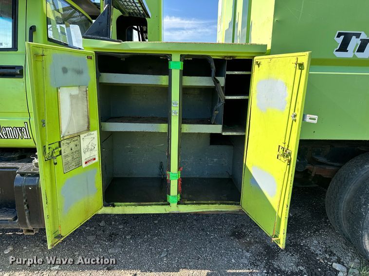 image for item EN3963 2000 GMC C7500 forestry bucket truck