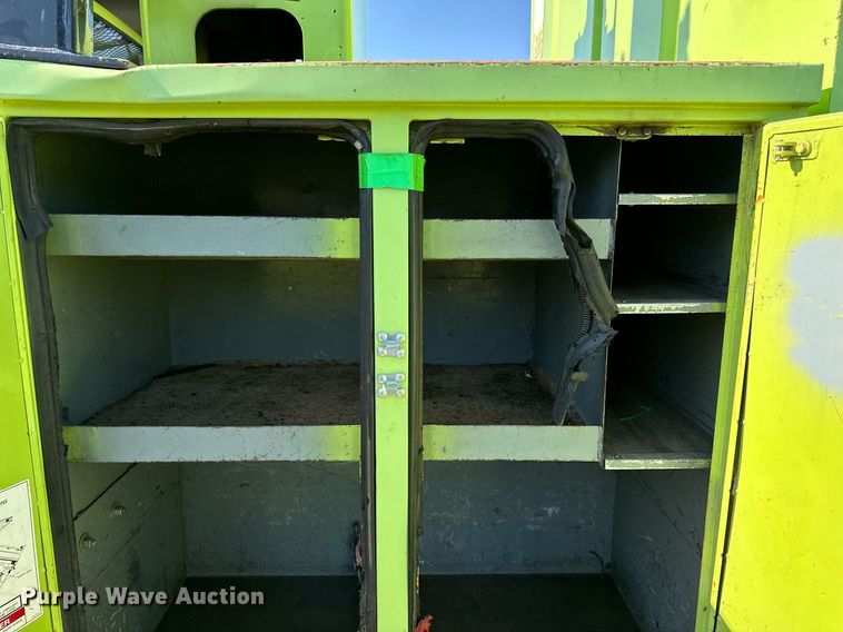 image for item EN3963 2000 GMC C7500 forestry bucket truck