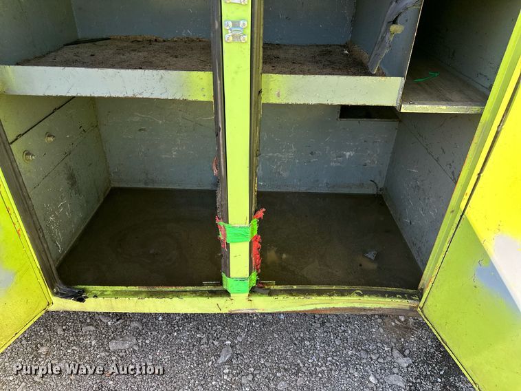 image for item EN3963 2000 GMC C7500 forestry bucket truck