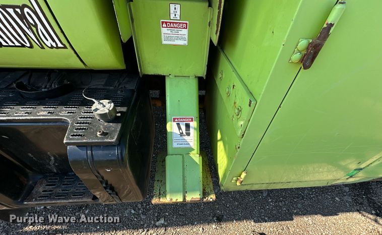 image for item EN3963 2000 GMC C7500 forestry bucket truck