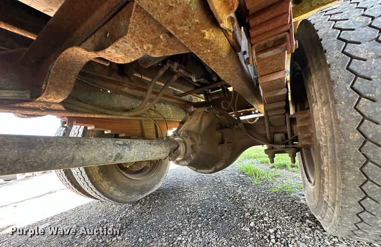 image for item EN3963 2000 GMC C7500 forestry bucket truck