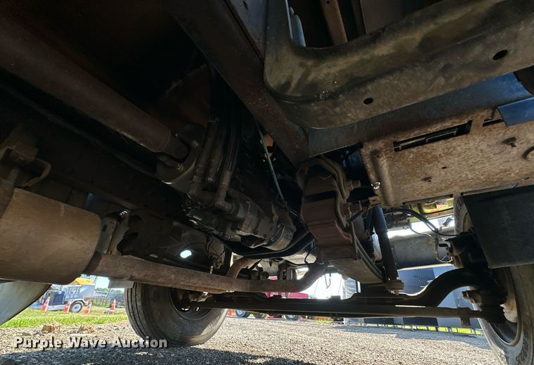 image for item EN3963 2000 GMC C7500 forestry bucket truck