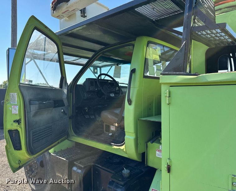 image for item EN3963 2000 GMC C7500 forestry bucket truck