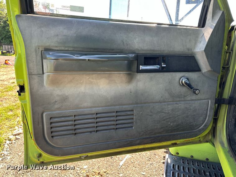 image for item EN3963 2000 GMC C7500 forestry bucket truck