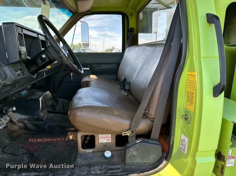 image for item EN3963 2000 GMC C7500 forestry bucket truck