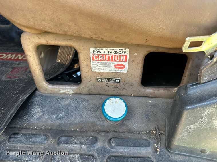 image for item EN3963 2000 GMC C7500 forestry bucket truck