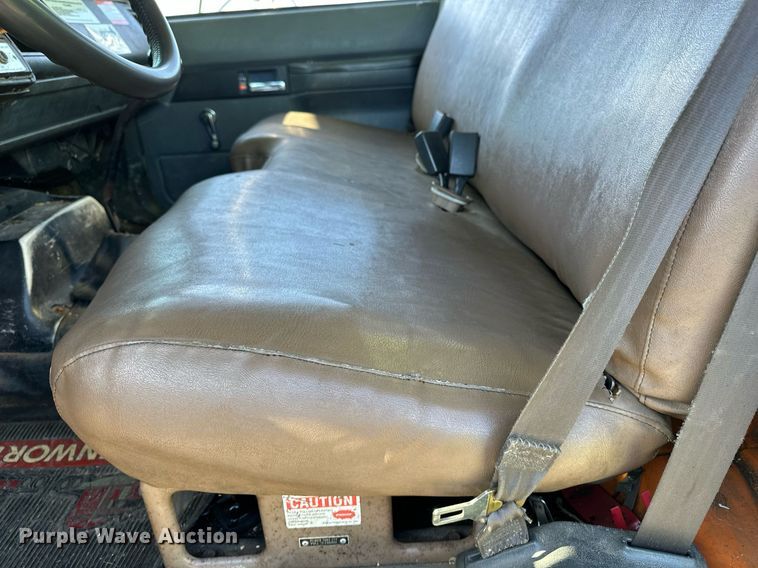 image for item EN3963 2000 GMC C7500 forestry bucket truck