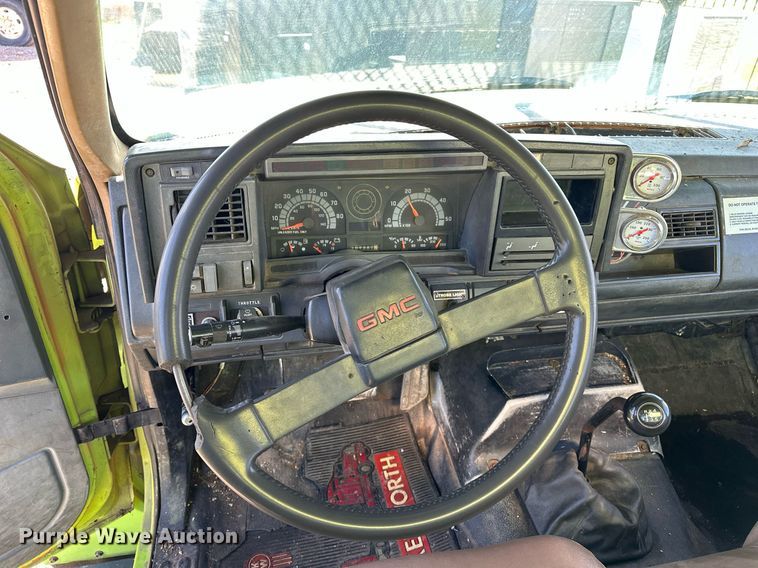 image for item EN3963 2000 GMC C7500 forestry bucket truck