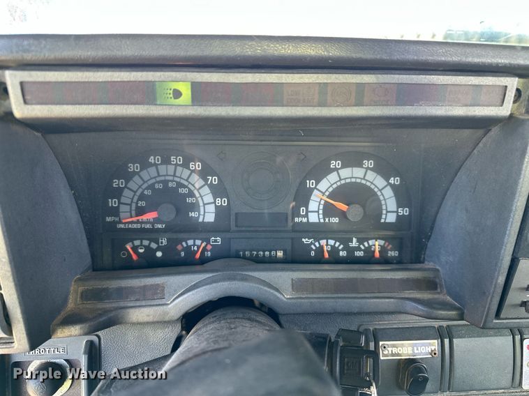 image for item EN3963 2000 GMC C7500 forestry bucket truck