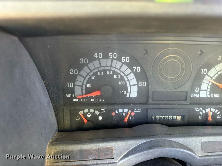 image for item EN3963 2000 GMC C7500 forestry bucket truck