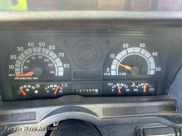 image for item EN3963 2000 GMC C7500 forestry bucket truck