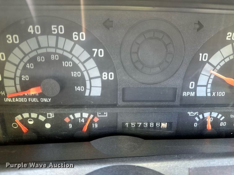 image for item EN3963 2000 GMC C7500 forestry bucket truck