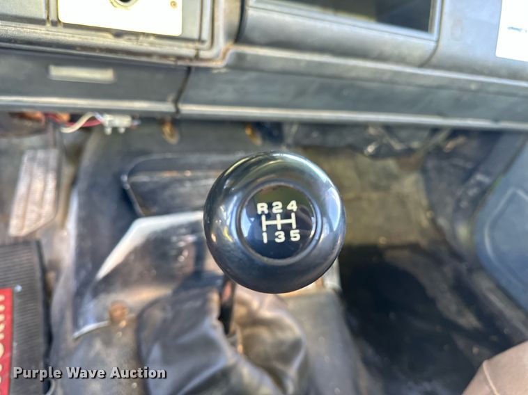 image for item EN3963 2000 GMC C7500 forestry bucket truck