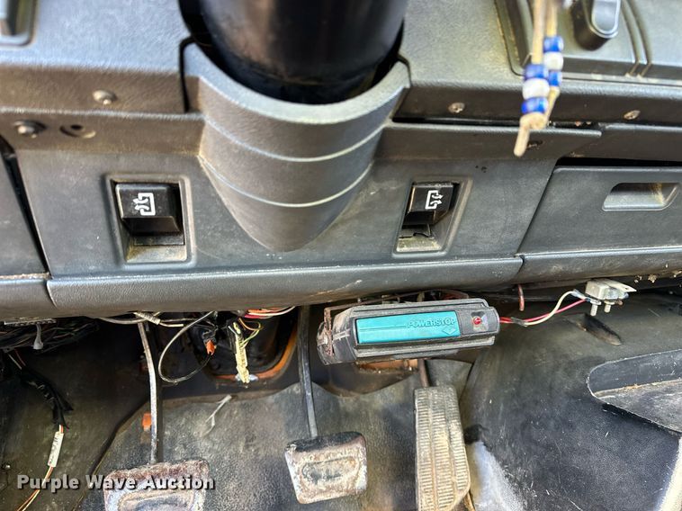 image for item EN3963 2000 GMC C7500 forestry bucket truck