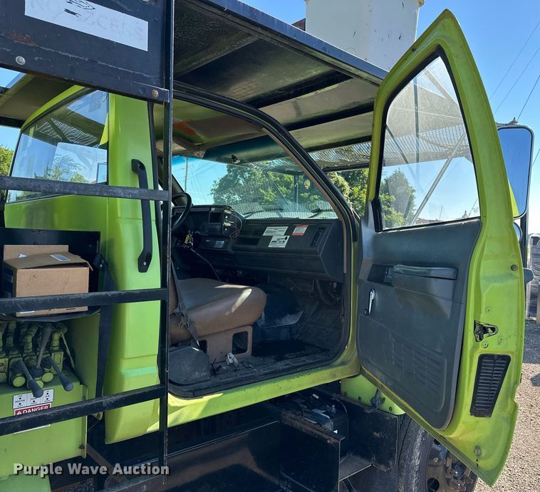 image for item EN3963 2000 GMC C7500 forestry bucket truck