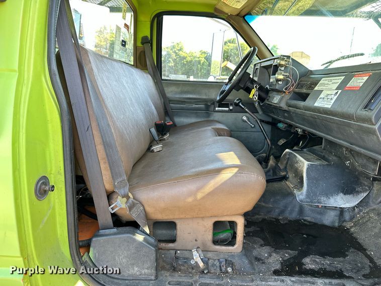 image for item EN3963 2000 GMC C7500 forestry bucket truck