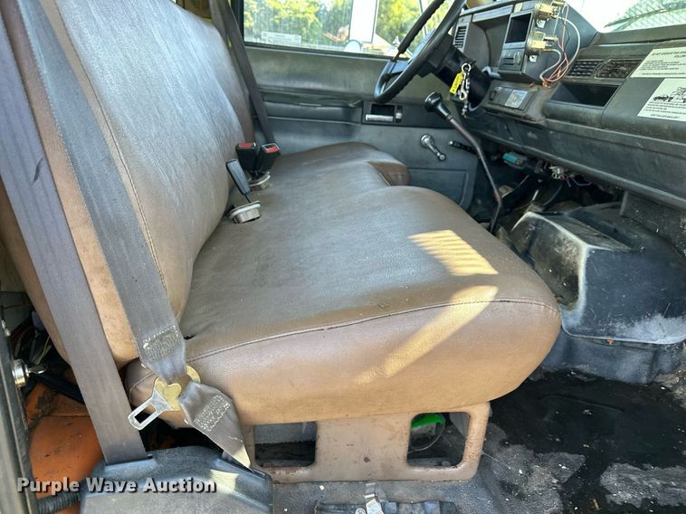 image for item EN3963 2000 GMC C7500 forestry bucket truck