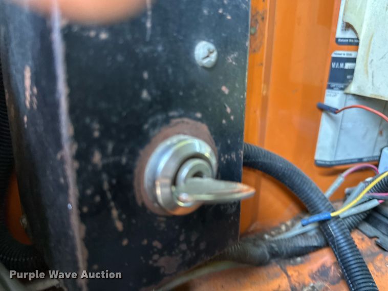 image for item EN3963 2000 GMC C7500 forestry bucket truck