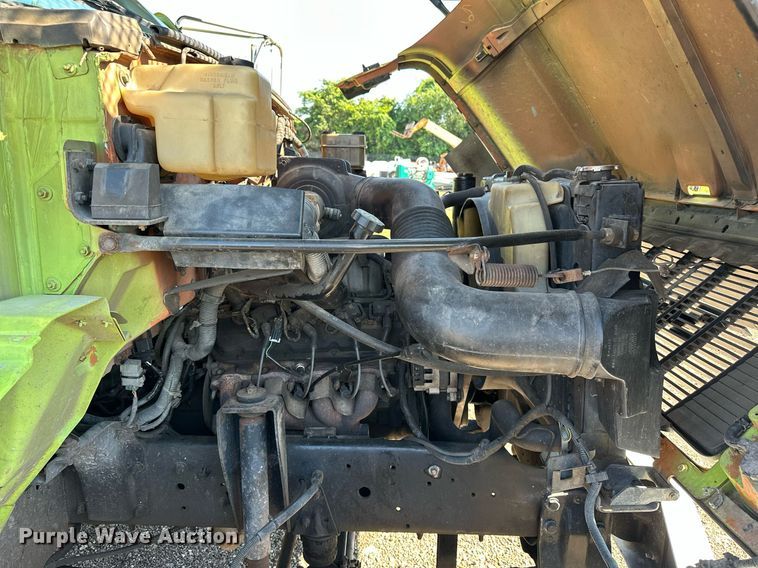 image for item EN3963 2000 GMC C7500 forestry bucket truck