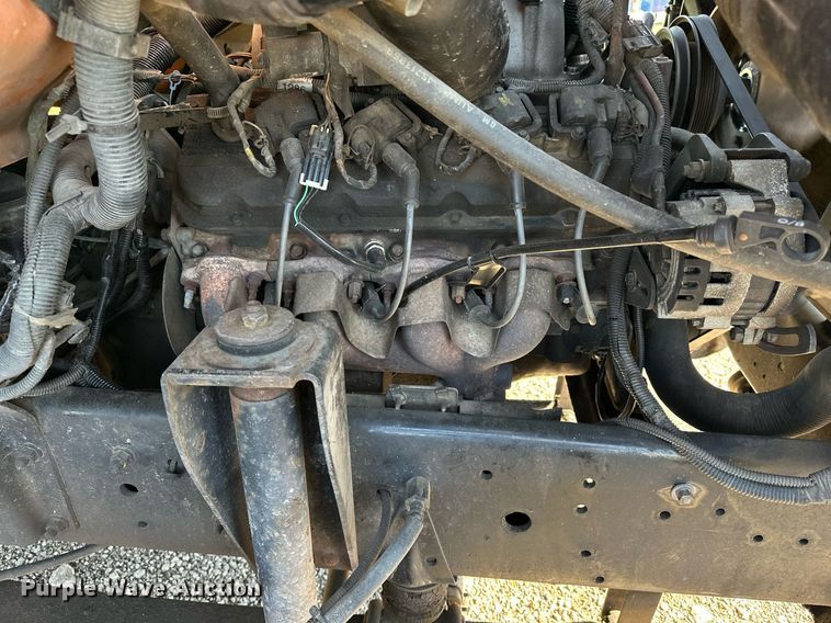 image for item EN3963 2000 GMC C7500 forestry bucket truck