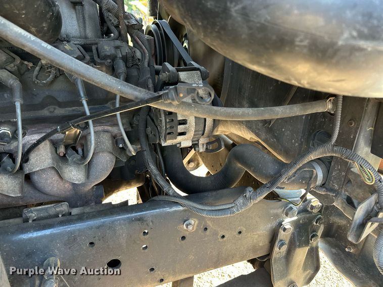 image for item EN3963 2000 GMC C7500 forestry bucket truck