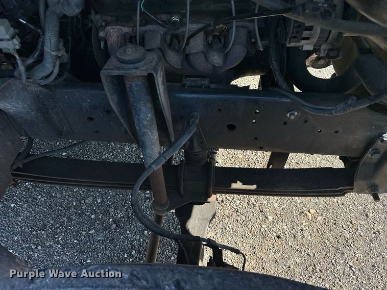 image for item EN3963 2000 GMC C7500 forestry bucket truck