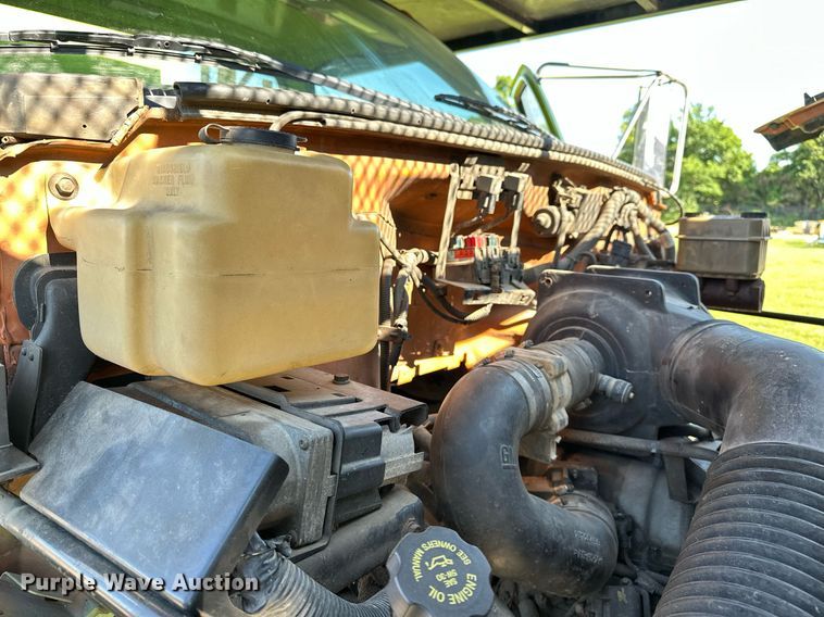 image for item EN3963 2000 GMC C7500 forestry bucket truck