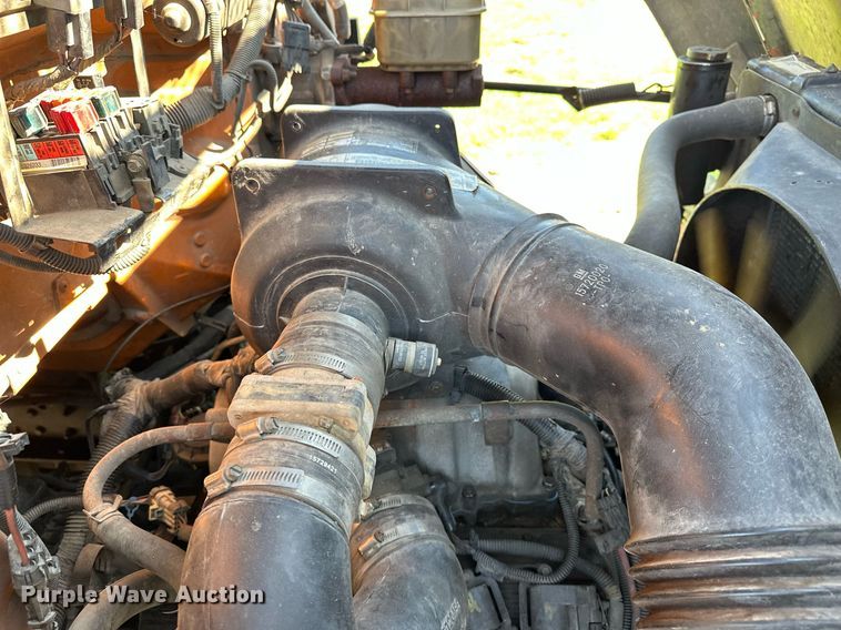 image for item EN3963 2000 GMC C7500 forestry bucket truck