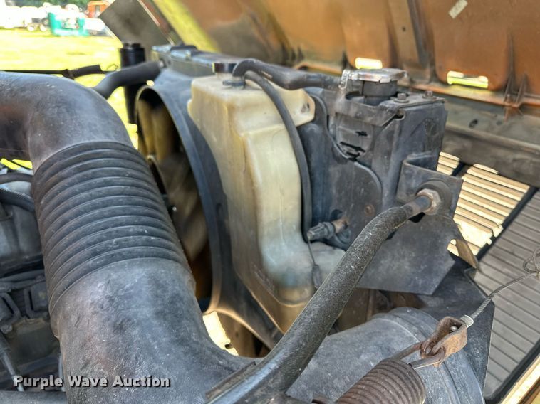 image for item EN3963 2000 GMC C7500 forestry bucket truck