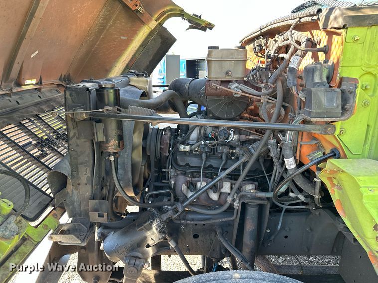 image for item EN3963 2000 GMC C7500 forestry bucket truck