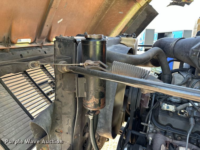 image for item EN3963 2000 GMC C7500 forestry bucket truck